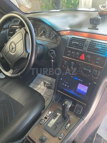 Mercedes E 200-2