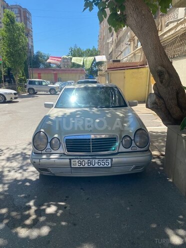 Mercedes E 200-1