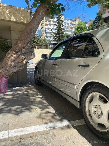 Mercedes E 200-7
