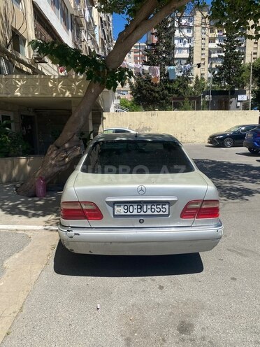 Mercedes E 200-5
