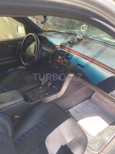 Mercedes E 200-4