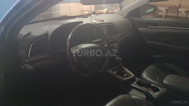 Hyundai Elantra-4