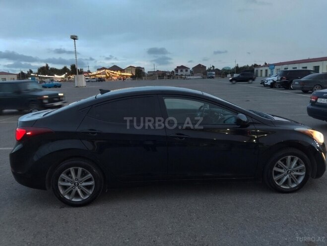 Hyundai Elantra-4