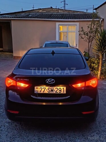 Hyundai Elantra-2
