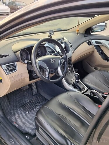 Hyundai Elantra-5