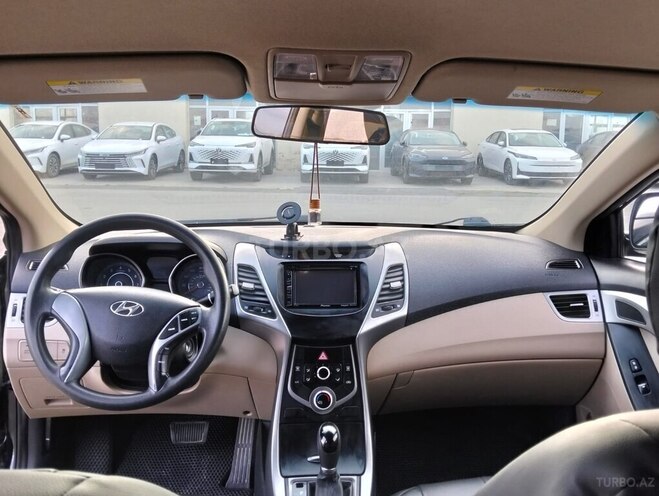 Hyundai Elantra-6