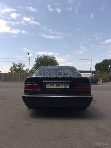 Mercedes E 320-3