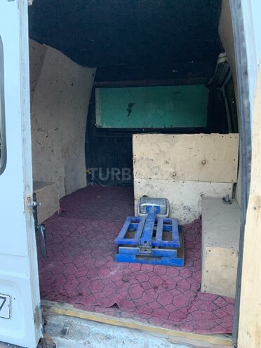 Ford Transit-8