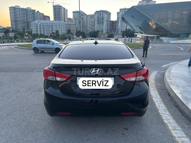 Hyundai Elantra-2