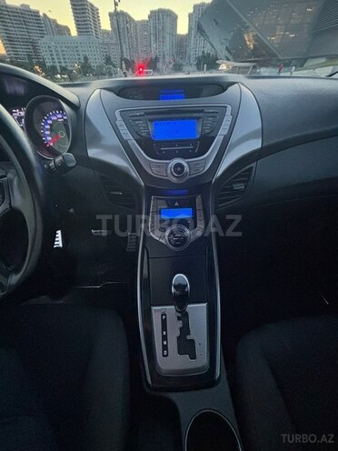 Hyundai Elantra-7