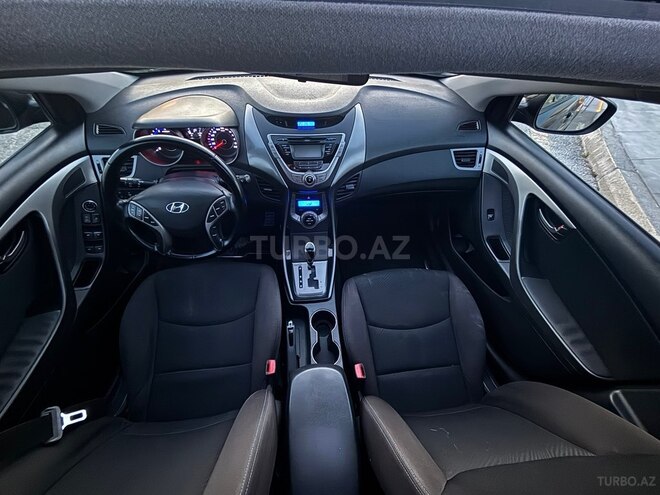 Hyundai Elantra-3