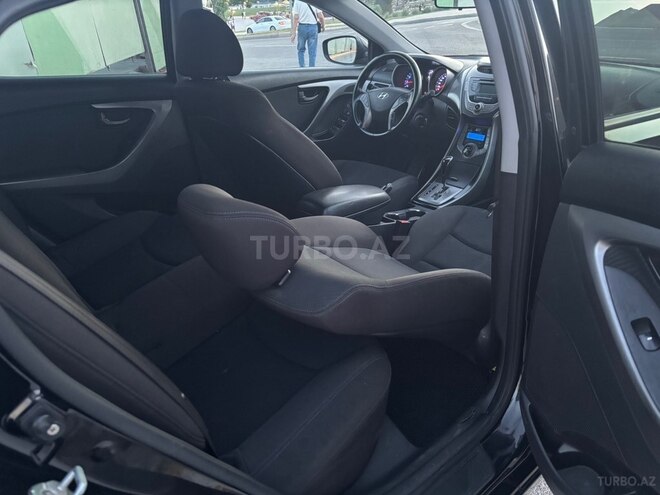 Hyundai Elantra-10