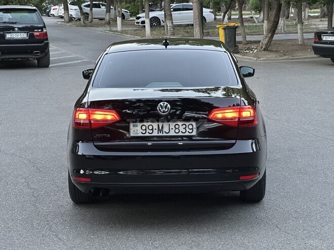Volkswagen Jetta-6