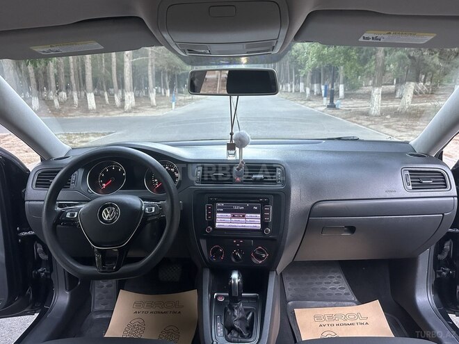 Volkswagen Jetta-12