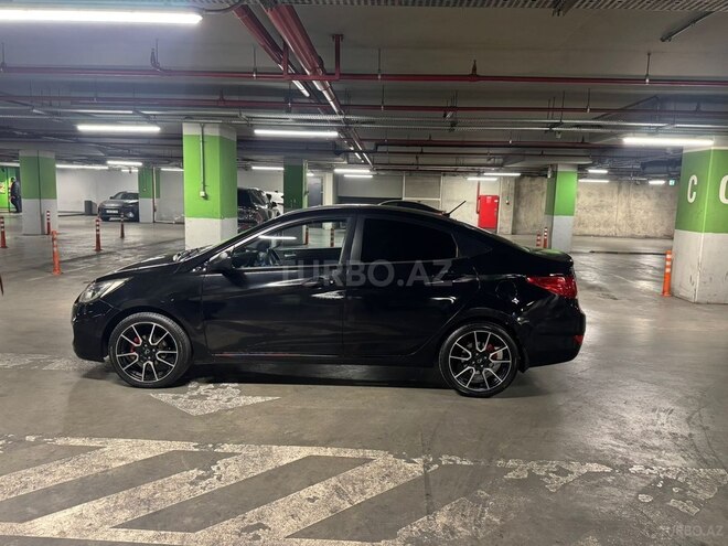 Hyundai Accent-5