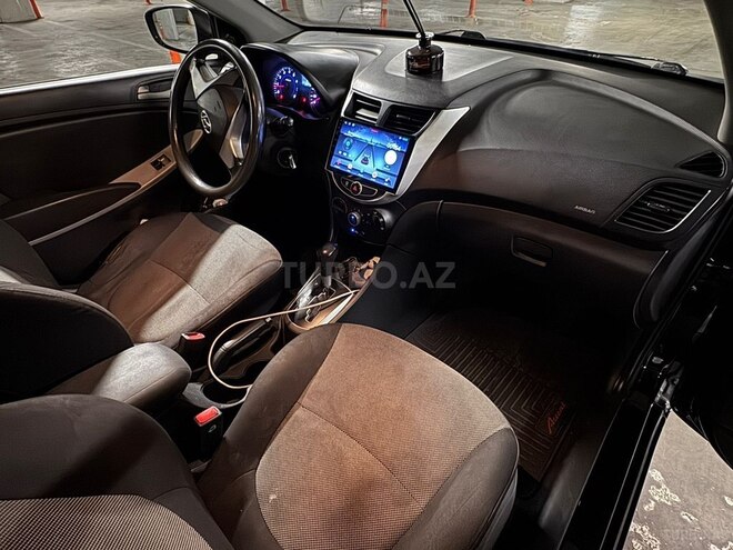 Hyundai Accent-7