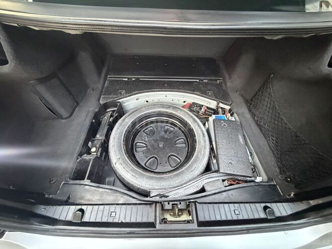 Mercedes E 320-21