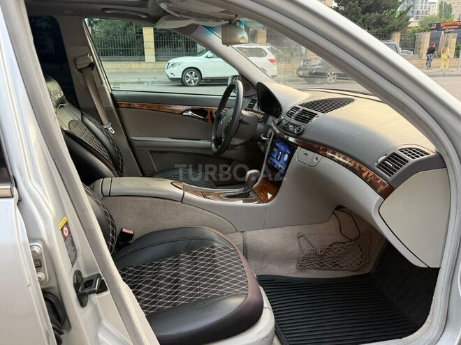 Mercedes E 320-13
