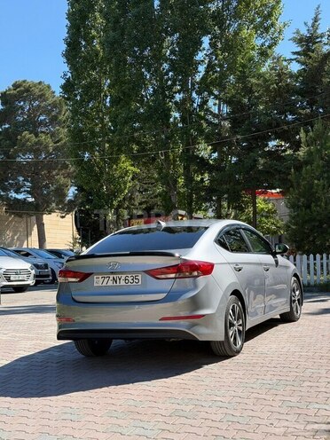 Hyundai Elantra-4