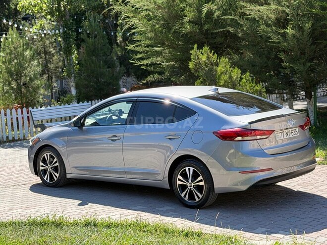 Hyundai Elantra-3