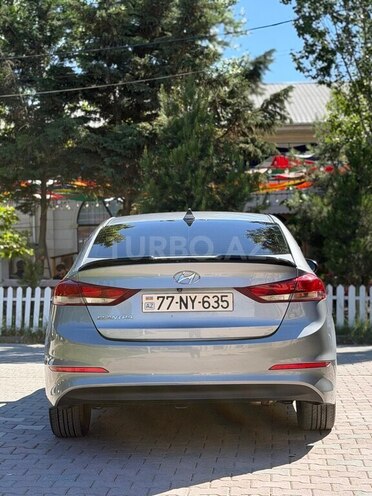Hyundai Elantra-5