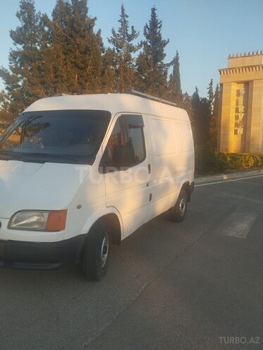 Ford Transit-5
