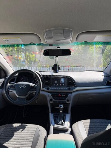 Hyundai Elantra-9