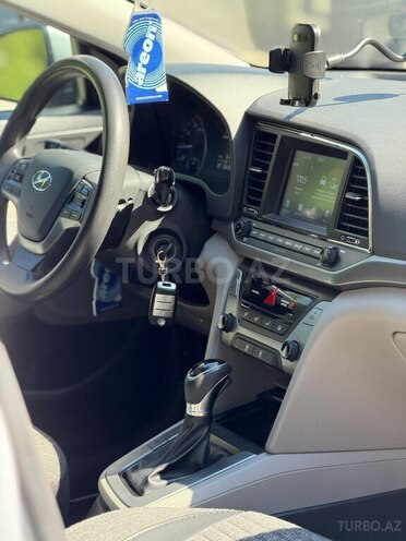 Hyundai Elantra-10