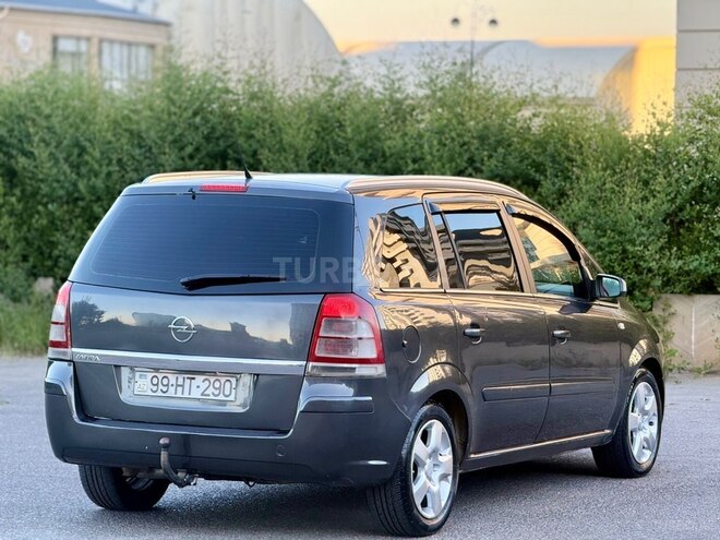 Opel Zafira-12