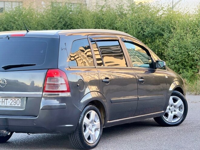 Opel Zafira-13