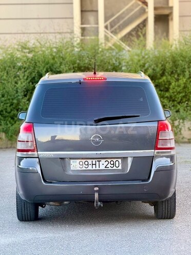 Opel Zafira-11