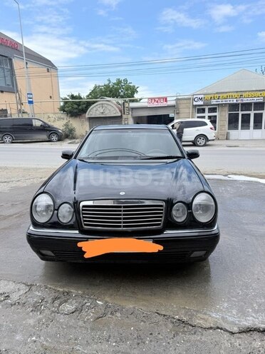 Mercedes E 240-1