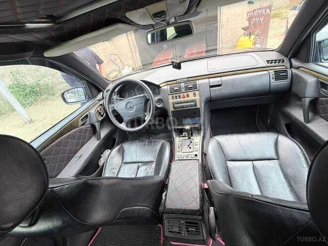 Mercedes E 240-3