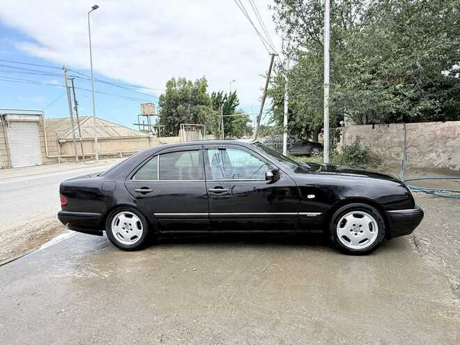 Mercedes E 240-6