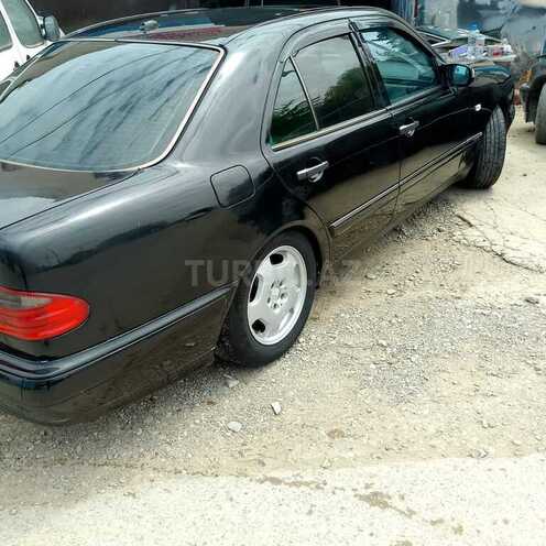 Mercedes E 240-7