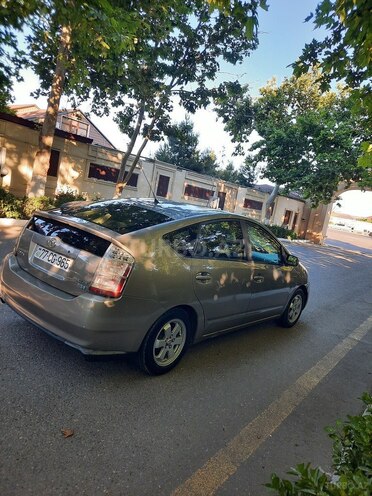 Toyota Prius-3