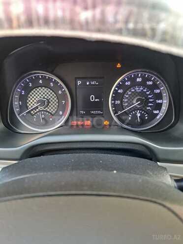 Hyundai Elantra-3