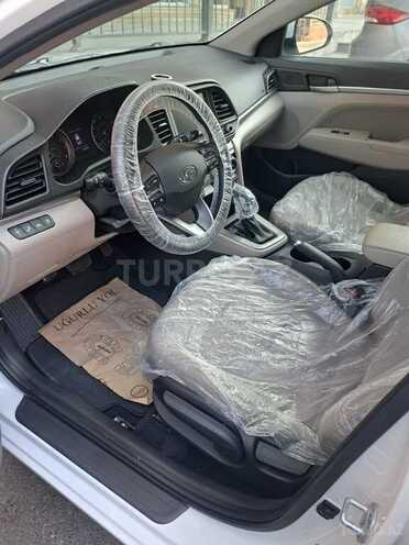 Hyundai Elantra-7