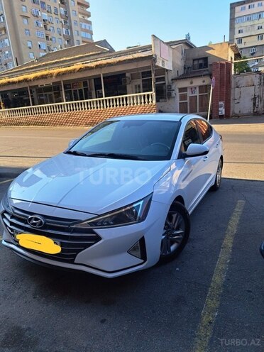 Hyundai Elantra-4