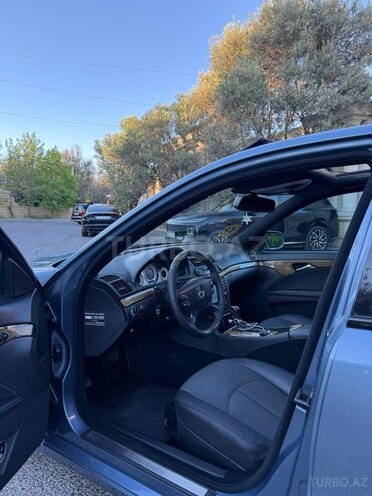 Mercedes E 220-11