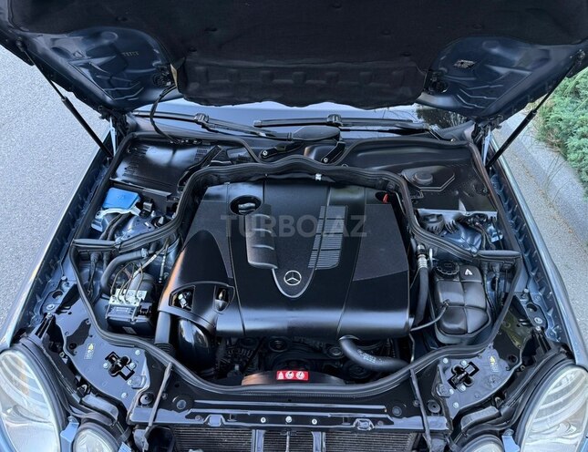 Mercedes E 220-21