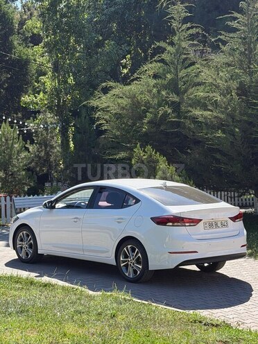 Hyundai Elantra-2