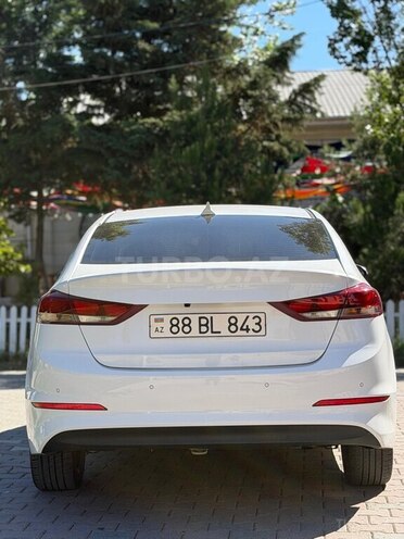 Hyundai Elantra-4
