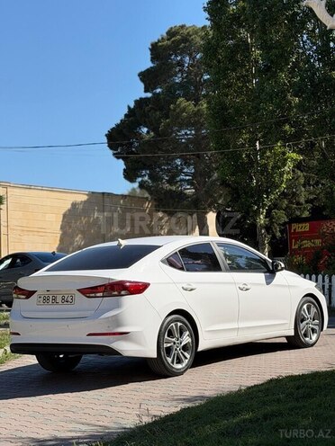 Hyundai Elantra-3