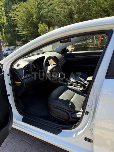 Hyundai Elantra-7