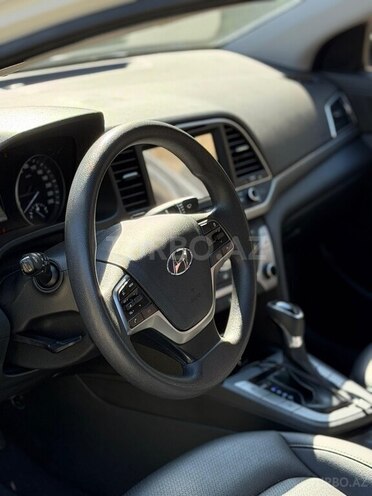 Hyundai Elantra-14
