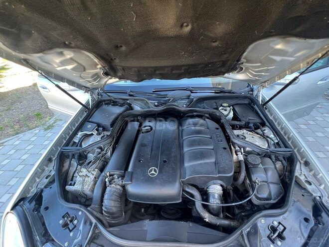 Mercedes E 220-12