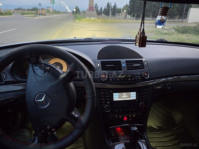Mercedes E 220-2