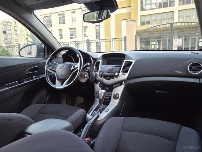 Chevrolet Cruze-12