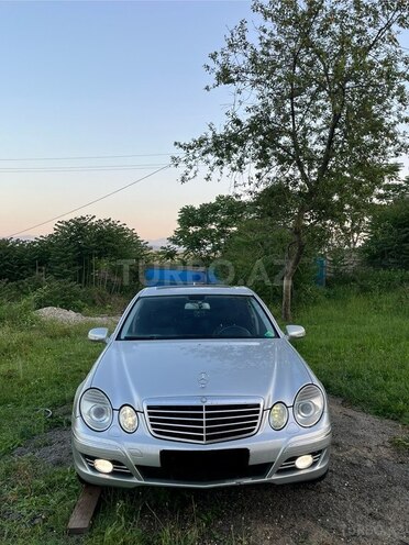 Mercedes E 220-1